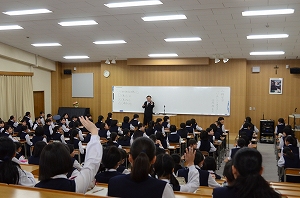 東京から平尾潔先生をお招きして 人権学習の授業を実施しました 中学校 高等学校共通 News Topics 賢明女子学院中学校 高等学校